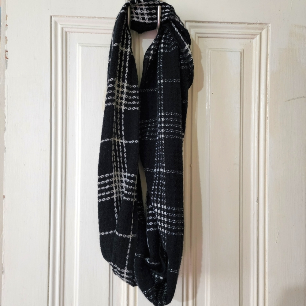 Modena Infinity Scarf
